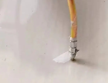 昆明市瓷砖空鼓维修公司专业解答在瓷砖铺贴过程中，如果使用的砂料过粗（如全部使用了粗砂），可能会导致以下问题